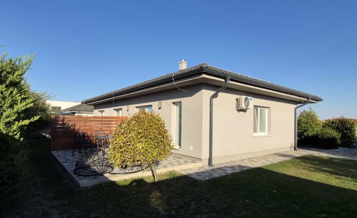 Novostavba samostatného moderného 4-izbového rodinného domu s terasou na pozemku 510 m² - fotografia 9