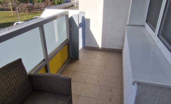 Predaj 3 izbového slnečného výnimočného bytu s vlastnou TERASOU a loggiou na ulici L. Fullu v Karlovej vsi. 80m2 byt+terasa 80m2+loggia6m2 - fotografia 21