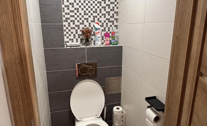 Prenájom -3. izbový priestranný byt, Ružinov, ul. Stodolova - Samostatné WC. - fotografia 5