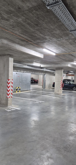 Parkovacie miesto v garáži v bytovom komplexe Rínok Rača.