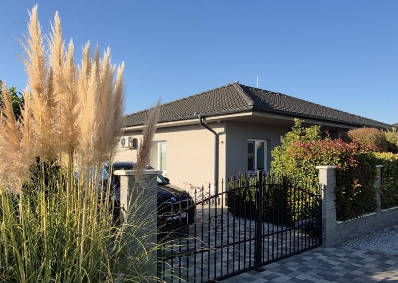 Novostavba samostatného moderného 4-izbového rodinného domu s terasou na pozemku 510 m²